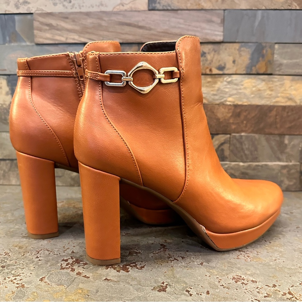 LIKE NEW!! Size 10 NATURALIZER Heeled Ankle Boots Cognac Tan Gold Embellishment